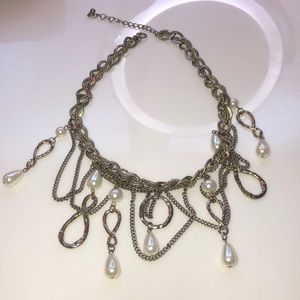 Pearl drop necklace